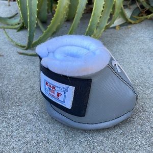 Bar F Horse bell boots size small. Good for small horse or pony. Made in USA!